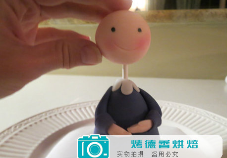 如何制作可爱小女巫蛋糕顶饰