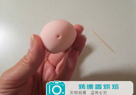 如何制作可爱小女巫蛋糕顶饰