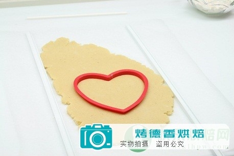 爱心曲奇棒棒糖的简易做法