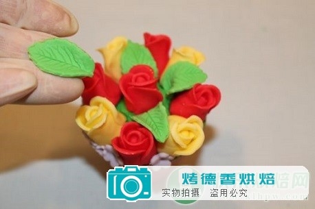 如何制作纸杯蛋糕鲜花盆栽