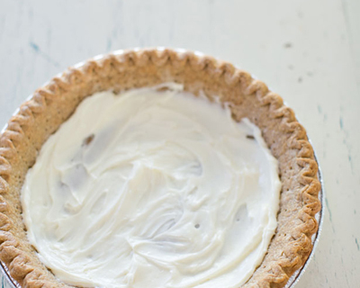 简易便捷的草莓双层奶油派制作方法