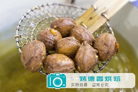 甜甜圈的油炸烘焙技术