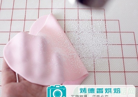 如何制作圣诞纸杯蛋糕花环