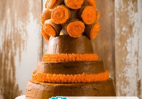 怎样用纸杯蛋糕装饰多层蛋糕