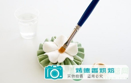 如何制作干佩斯胸针糖花