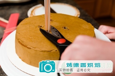 怎样用纸杯蛋糕装饰多层蛋糕