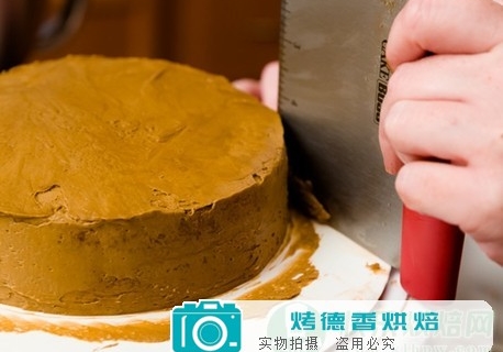 怎样用纸杯蛋糕装饰多层蛋糕