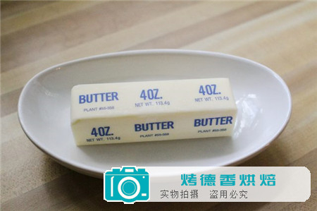 如何家庭制作美味的奶油乳酪糖霜