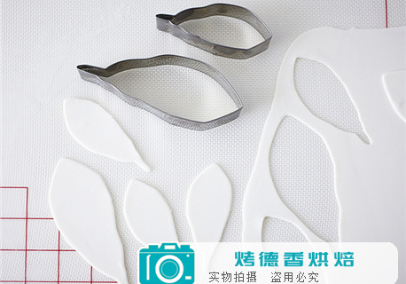 如何制作时尚大气的羽毛纸杯蛋糕