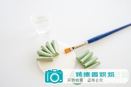 如何制作干佩斯胸针糖花