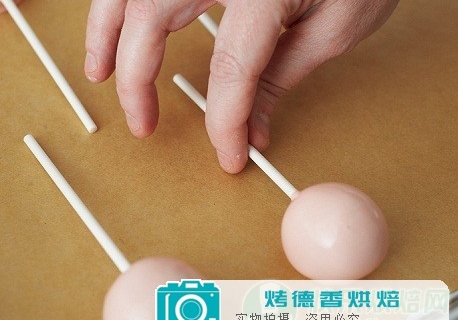 教你轻松制作宝宝摇铃蛋糕棒