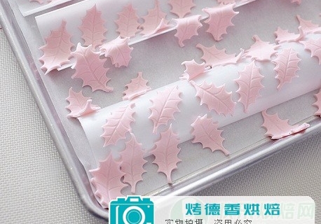 如何制作圣诞纸杯蛋糕花环