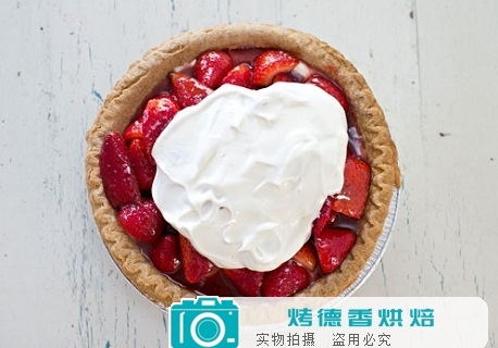 简易便捷的草莓双层奶油派制作方法