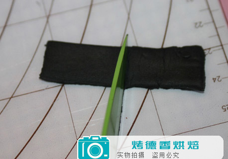 纸杯蛋糕可爱小黄人翻糖装饰制作方法