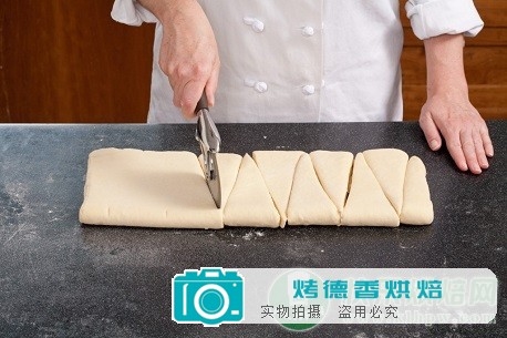 可颂面包的制作步骤详解