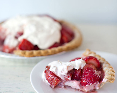 简易便捷的草莓双层奶油派制作方法