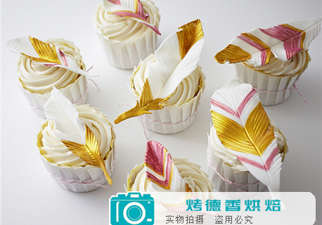 如何制作时尚大气的羽毛纸杯蛋糕