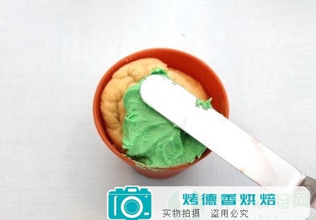 如何制作纸杯蛋糕鲜花盆栽