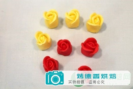 如何制作纸杯蛋糕鲜花盆栽