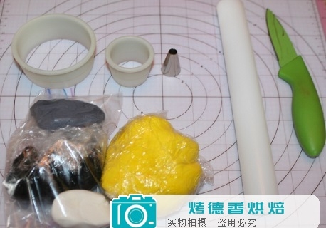 纸杯蛋糕可爱小黄人翻糖装饰制作方法