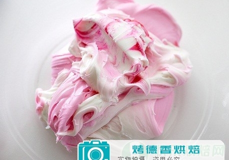 如何制作圣诞纸杯蛋糕花环