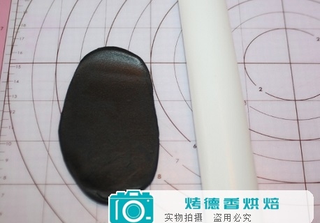 纸杯蛋糕可爱小黄人翻糖装饰制作方法