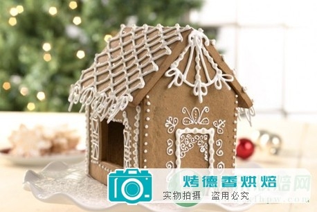 怎样用蛋白糖霜装饰姜饼屋
