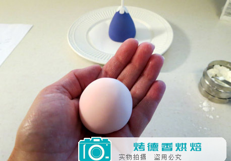 如何制作可爱小女巫蛋糕顶饰