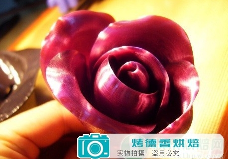 如何使用拉糖制作玫瑰花