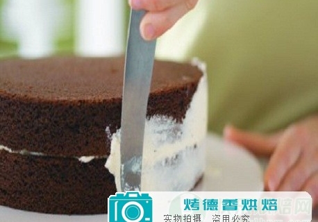 给蛋糕涂抹糖霜的正确方法