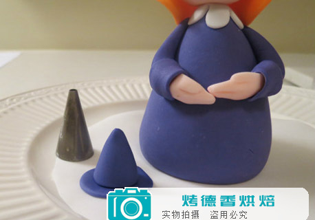 如何制作可爱小女巫蛋糕顶饰