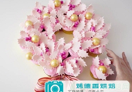 如何制作圣诞纸杯蛋糕花环