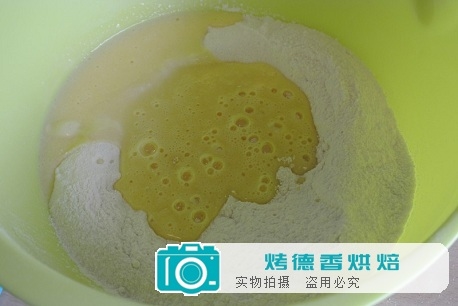 白巧克力草莓蛋糕的制作方法