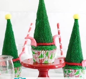如何制作圣诞小精灵纸杯蛋糕