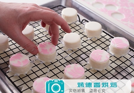 精美镂花花色小蛋糕制作教程