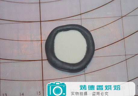 纸杯蛋糕可爱小黄人翻糖装饰制作方法