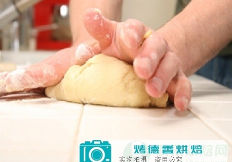 面包面团的混合与搓揉