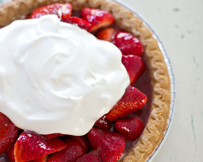 简易便捷的草莓双层奶油派制作方法