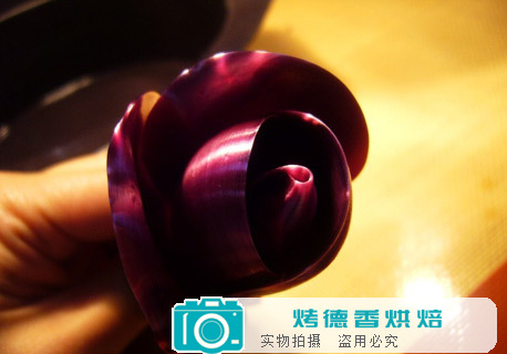 如何使用拉糖制作玫瑰花