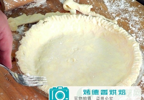 制作派饼的装饰花边