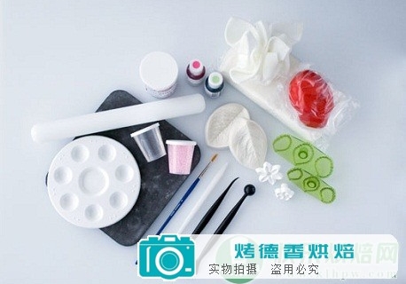 用干佩斯制作草莓的小技巧