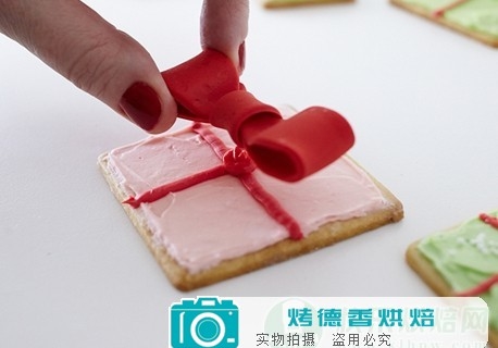 教你轻松制作翻糖蝴蝶结饼干