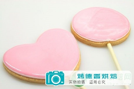 如何用蛋白糖霜装饰曲奇饼干