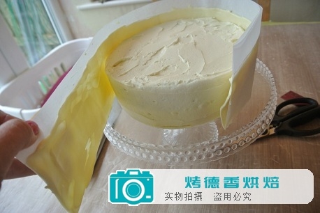 白巧克力草莓蛋糕的制作方法