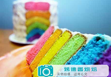 如何在蛋糕面糊中添加食用色素