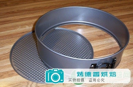 蛋糕冷却脱模学问大