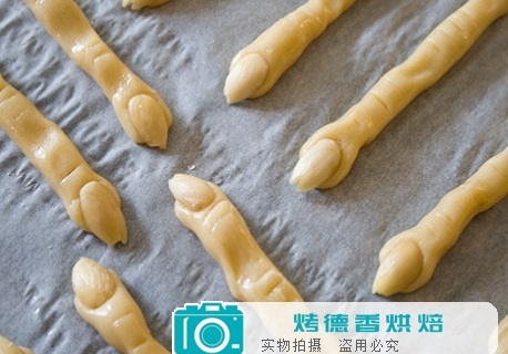 如何制作万圣节死亡手指饼干