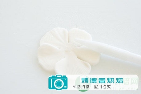 如何制作干佩斯胸针糖花