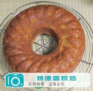 蛋糕冷却脱模学问大