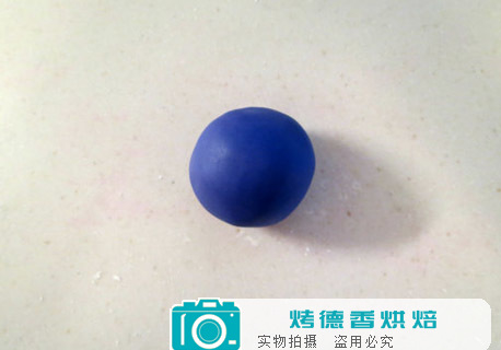如何制作可爱小女巫蛋糕顶饰